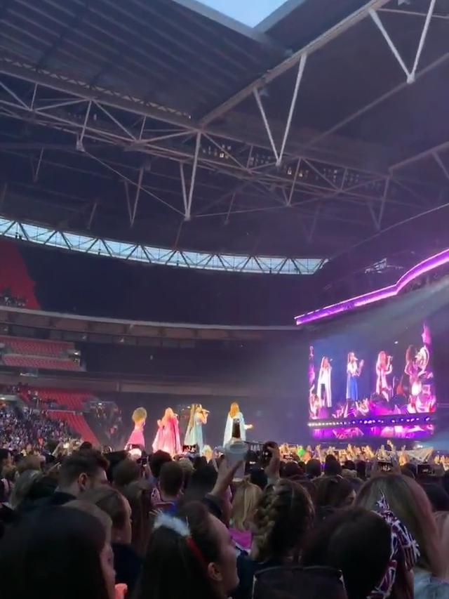 Luna Maya Nonton Spice Girls