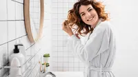 Perawatan Alami untuk Rambut Keriting, Ini 5 Tips Ampuh Atasi Ketombe