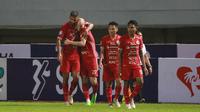 Selebrasi pemain Persija Jakarta,&nbsp;Michael krmencik (dua kiri) usia menjebol gawang Persikabo 1973 dalam pertandingan pekan keempat BRI Liga 1 2022/2023 di Stadion Pakansari, Cibinong, Minggu (14/8/2022). (Bola.com/M Iqbal Ichsan)