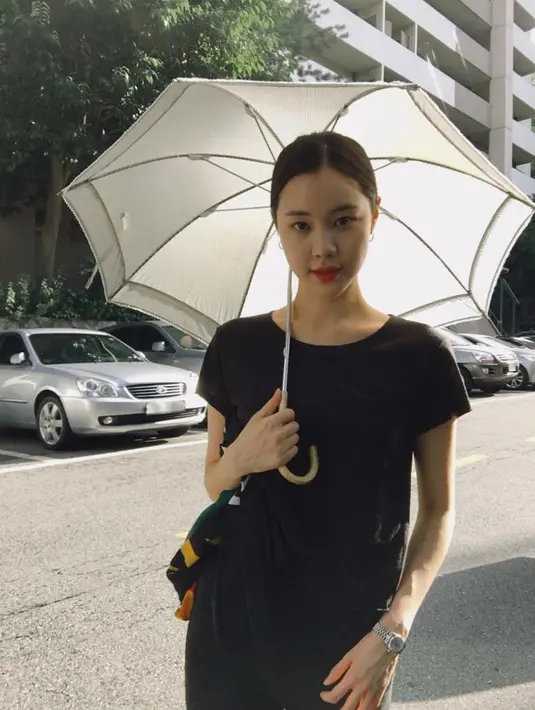 Kim Ye Won sendiri sudah bergabung dengan JYP Entertainment sejak 2015. Bagi para penggemar drama Korea, tentu saja nama Kim Ye Won sudah tak asing lagi. (Foto: instagram.com/__kimyewon)