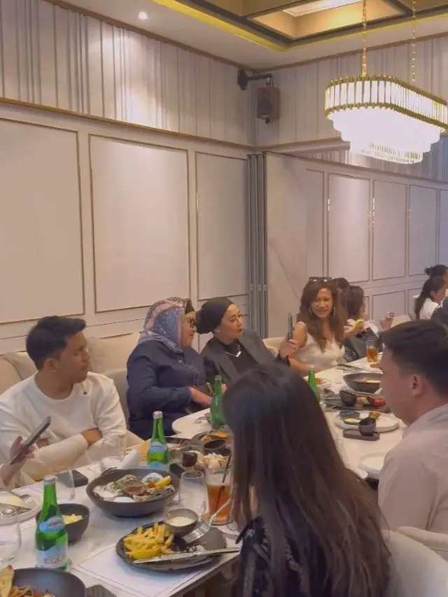 7 Momen Kejutan Ultah Reza Artamevia dari Sahabat, Seru Dihadiri Para Selebriti