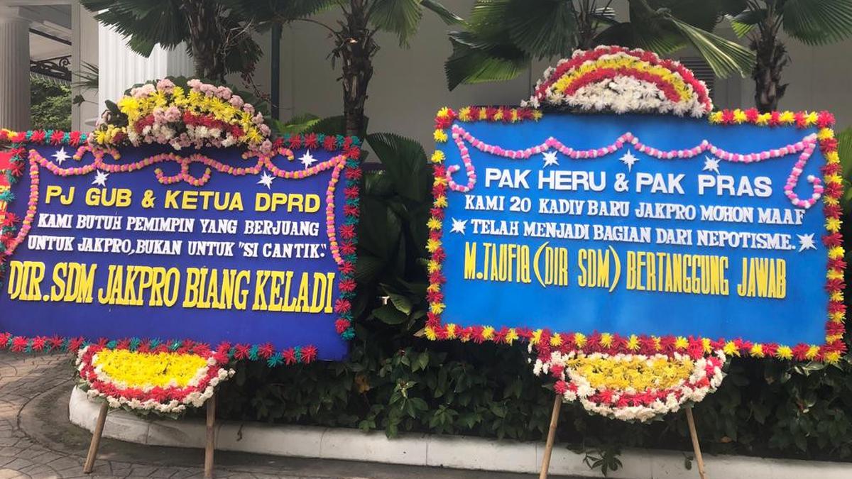 Tanggapan JakPro Soal Karangan Bunga 'Nepotisme' di Balai Kota DKI Jakarta