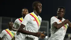 Pesepak bola Timnas Mali U-17 mengikuti latihan resmi jelang pertandingan babak perempat final Piala Dunia U-17 2023 di Lapangan Blulukan, Kranganyar, Jawa Tengah, Jumat (24/11/2023). (LOC WCU17/NFL)