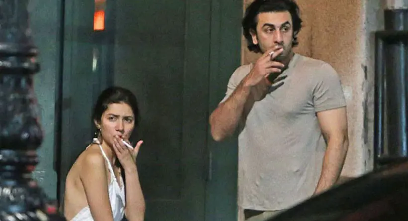 Foto Ranbir Kapoor dan Mahira Khan tengah merokok bocor ke dunia maya. Akibatnya, Mahira Khan pun mendapat berbagai kecaman. (istimewa)