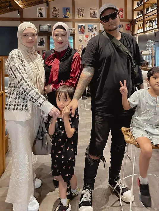 Inara Rusli dan Virgoun sepakat berdamai. [Foto: Instagram/mommy_starla]