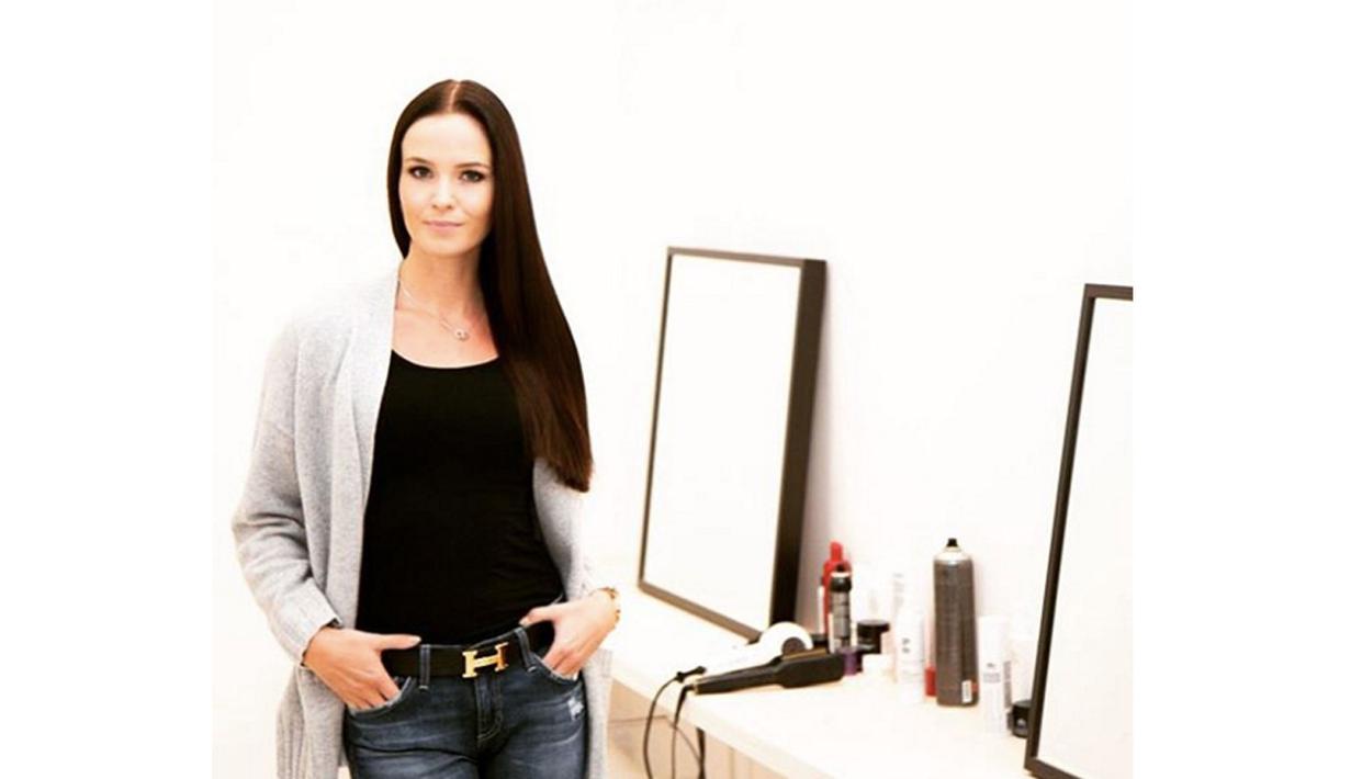 Minttu Vrtnanen dengan aktivitasnya, dia tetap mendukung Kimi Raikkonen saat balapan. (Bola.com/Instagram)