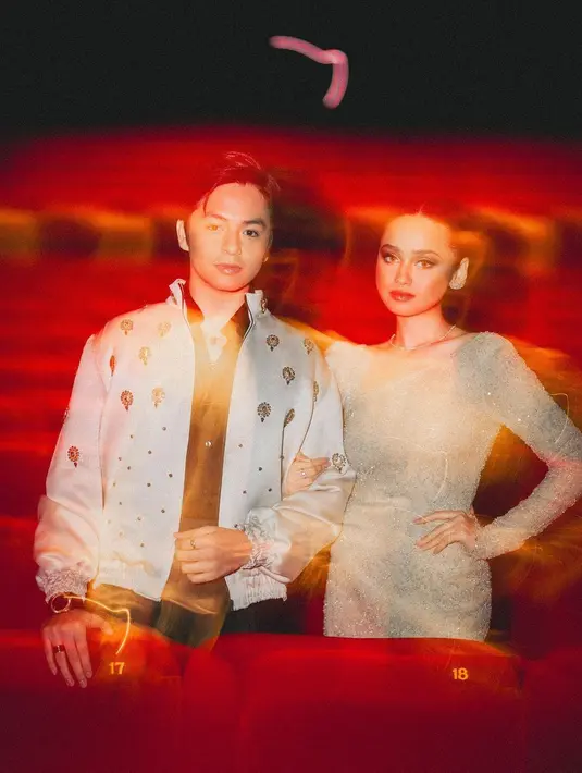 Dengan pesona bad boy-nya, Angga Yunanda terlihat serasi dengan Syifa Hadju [@syifahadju]