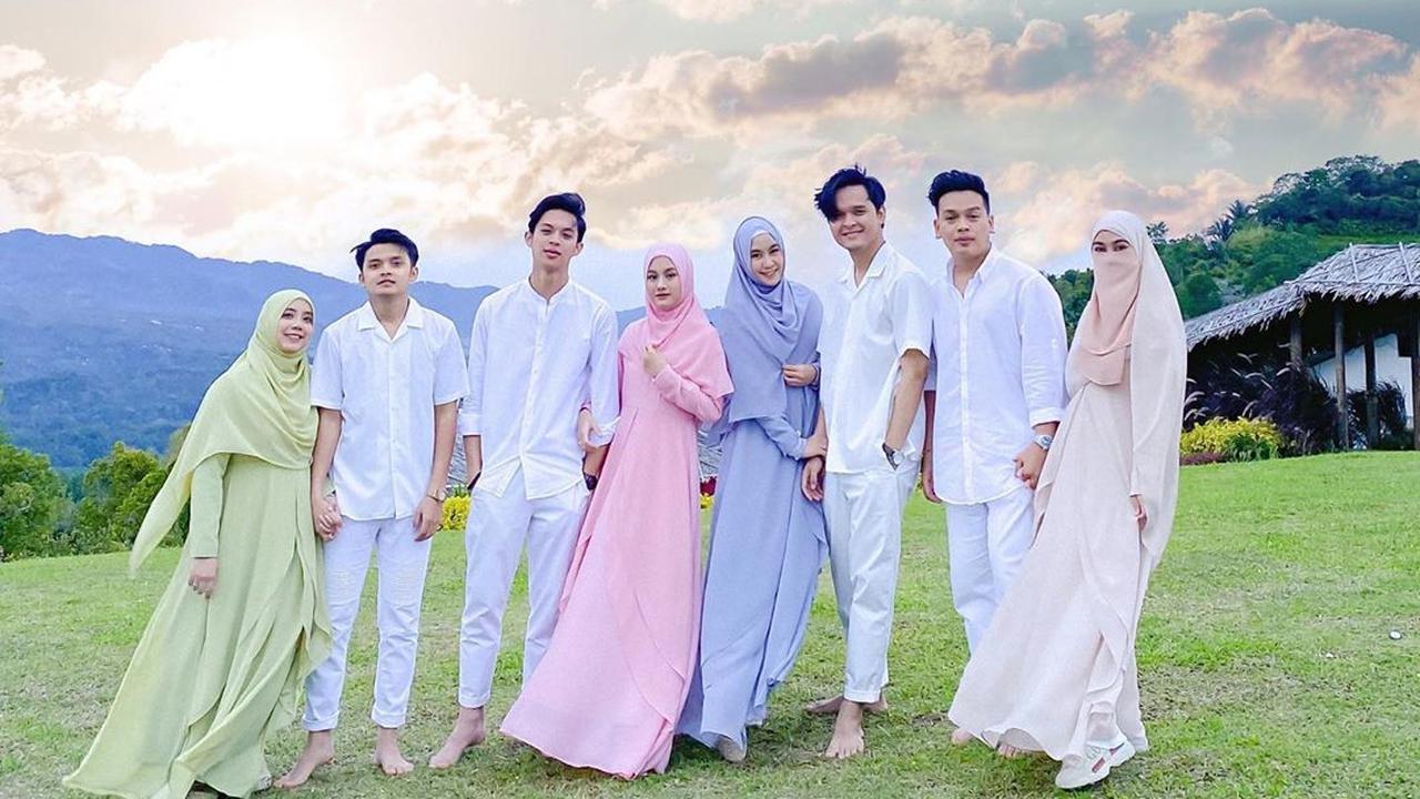 Pertama Kali Trip Bareng, Ini 6 Potret Personel Adam Musik Bersama Istri