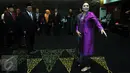 Wakil Ketua MPR RI, Oesman Sapta Odang dan anggota MPR dari kelompok DPD, GKR Ayu Koes Indriyah usai upacara Pengucapan Sumpah/Janji Anggota Pengganti Antarwaktu di Gedung Parlemen, Jakarta, Rabu (8/6). (Liputan6.com/Johan Tallo)