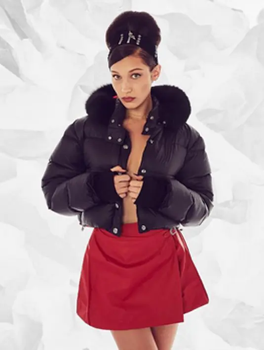 Pada bulan Januari lalu kabarnya Bella telah mengunfollow Selena lantaran sering mengumbar kemesraan dengan kekasihnya setelah hubungannya resmi berpacaran. (Instagram/Bella Hadid)