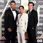 David Beckham tampil dengan tuksedo hitam bersama istri dan anaknya. Ia disebut mirip James Bond (Dok.Instagram/@davidbeckham/https://www.instagram.com/p/B19ltX4FUyH/Komarudin)