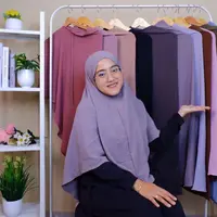 Diremehkan tak urungkan niatnya, justru semangatnya berhasil jadikan Gia sebagai juragan bisnis fashion muslim.