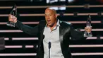 Aktor Vin Diesel menerima penghargaan untuk aksi film favorit dan film Favorit dalam "Furious 7" di People's Choice Awards 2016, Los Angeles (6/1/2016). Vin menilai penghargaan yang didapat tidak lepas dari rekannya Paul Walker. (REUTERS/Mario Anzuoni)