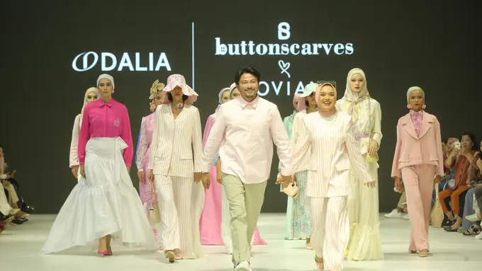 8 Potret Koleksi Buttonscarves x Desainer Malaysia di JFW 2024, Bawa Nuansa Playful Feminin