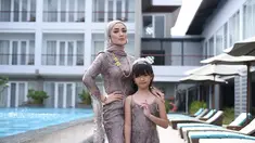 Imel PC merupakan selebriti yang sering hiasi layar kaca pada tahun 2000-an. Sudah banyak sinetron maupun FTV yang sudah ia perankan sampai sekarang ini. Ia pun juga menjadi seorang pebisnis di bidang fashion. (Liputan6.com/IG/@imelpc)