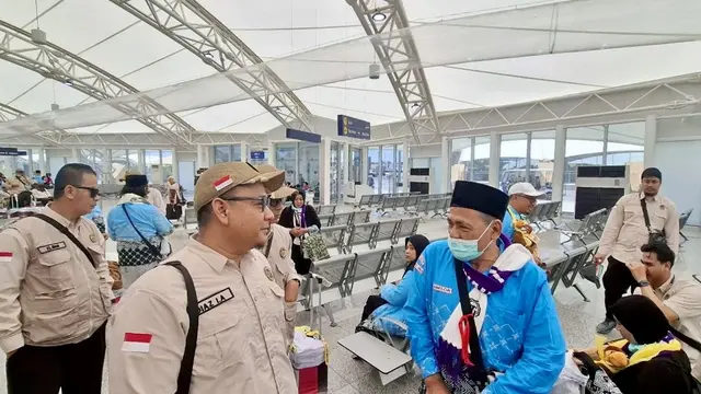 Tim Pemantauan dan Pengawasan Inspektorat Jenderal Kemenhaj melakukan pengawasan proses kepulangan jemaah haji Indonesia.