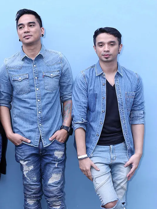 "Pakaian itu pemberian, dan gak masalah dia pakai busana itu kok, kenapa harus dihebohkan. Kalau dia pimpin upacara pakai baju seperti itu, nah baru bisa dikritik," tegas Enda. (Nurwahyunan/Bintang.com)