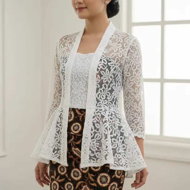 9 Model Kebaya Batik Kombinasi Brokat untuk Wisuda, Pilihan Elegan dan Modern