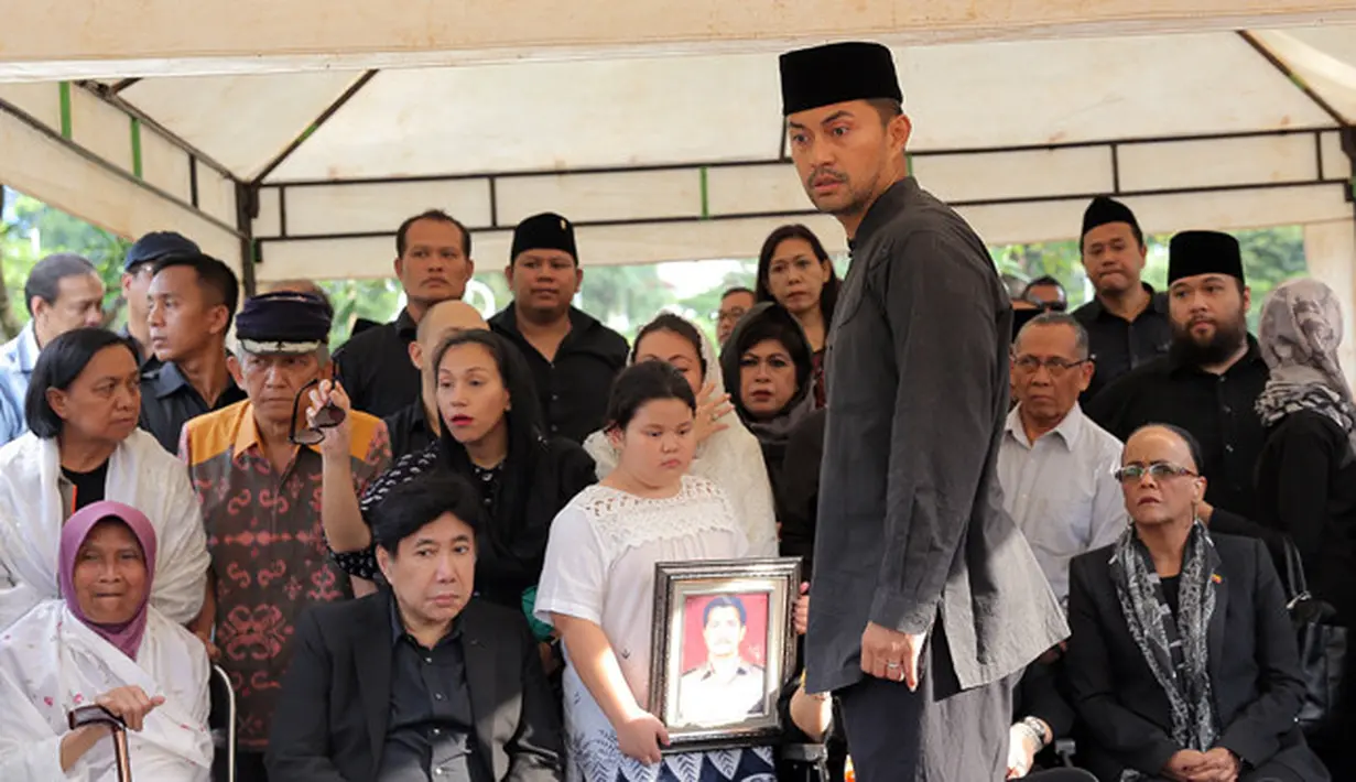 Pemakaman Ayah Anjasmara