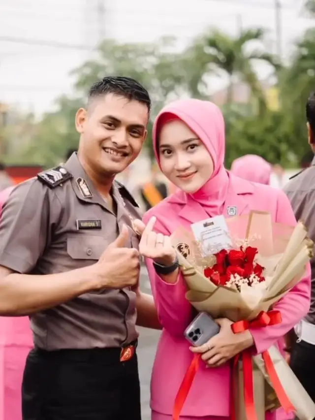 6 Potret Yeni Inka Dampingi Suami di Upacara Kenaikan Pangkat, Pakai Seragam Bhayangkari