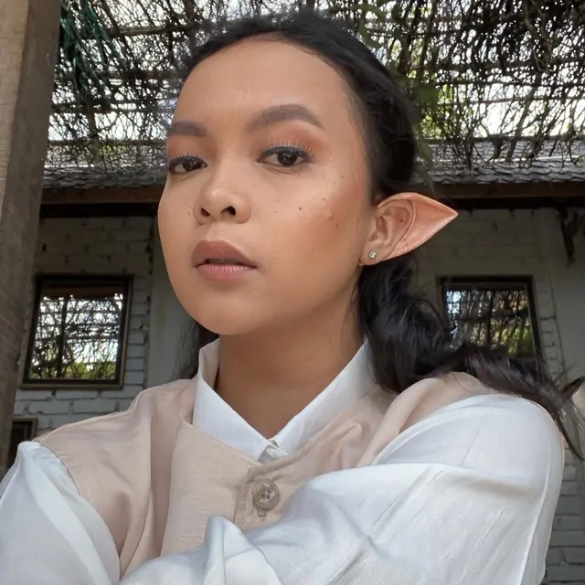 Rilis Lagu Baru, Ini 6 Potret Tarapti Rinrin Rekan Iqbaal Ramadhan di Svmmerdose