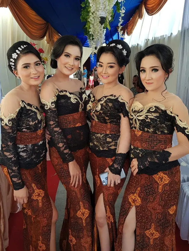 6 Potret Nella Kharisma Saat Pakai Kebaya, Makin Memesona