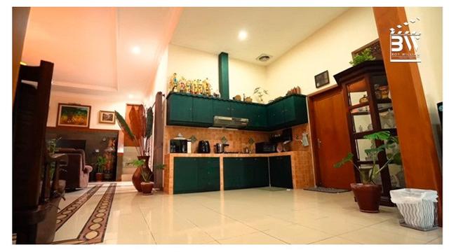 10 Potret Rumah Ovi Dian, Berkonsep Etnik dan Punya Lapangan Golf Pribadi