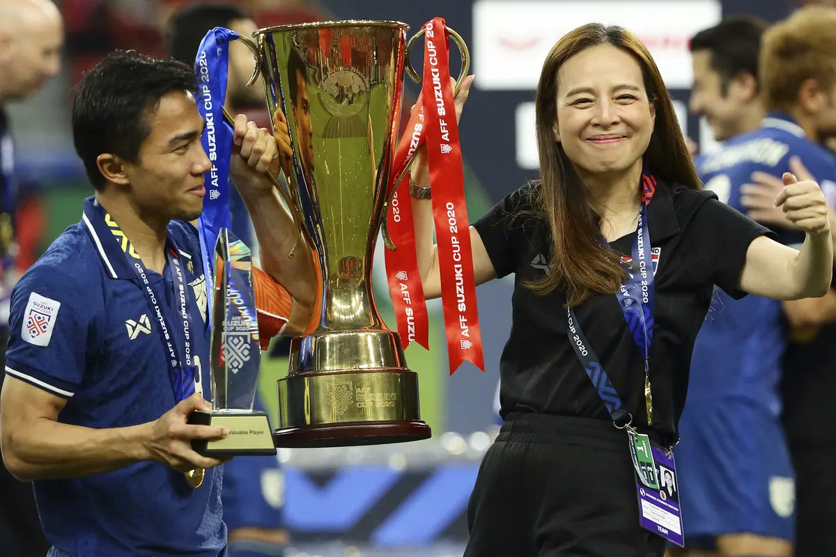 Foto: Potret Madam Pang, Manajer Cantik Nan Tajir Timnas Thailand di Piala AFF 2020