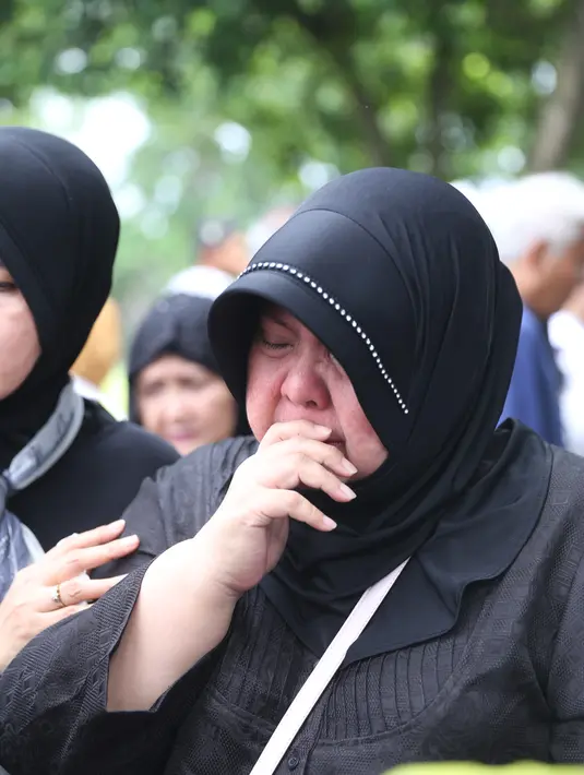 “Belum kebayang rasanya jd anak yatim, kalau stress kuliah ngga ada yg nenangin dan doain spt papa bisa menenangkan aku, kalau lg ada masalah nggak ada yg bisa kasih advice lebih wise dari papa,” tulisnya. (Nurwahyunan/Bintang.com)