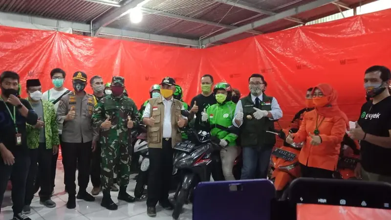 Ridwan Kamil Tinjau Penerapan PSBB Hari Pertama di Bekasi