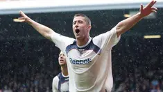 Bolton's Gary Cahill celebrates scoring his team's second goal against West Ham during their Premiership match at Upton Park in east London, on October 5, 2008. AFP PHOTO/Chris Ratcliffe