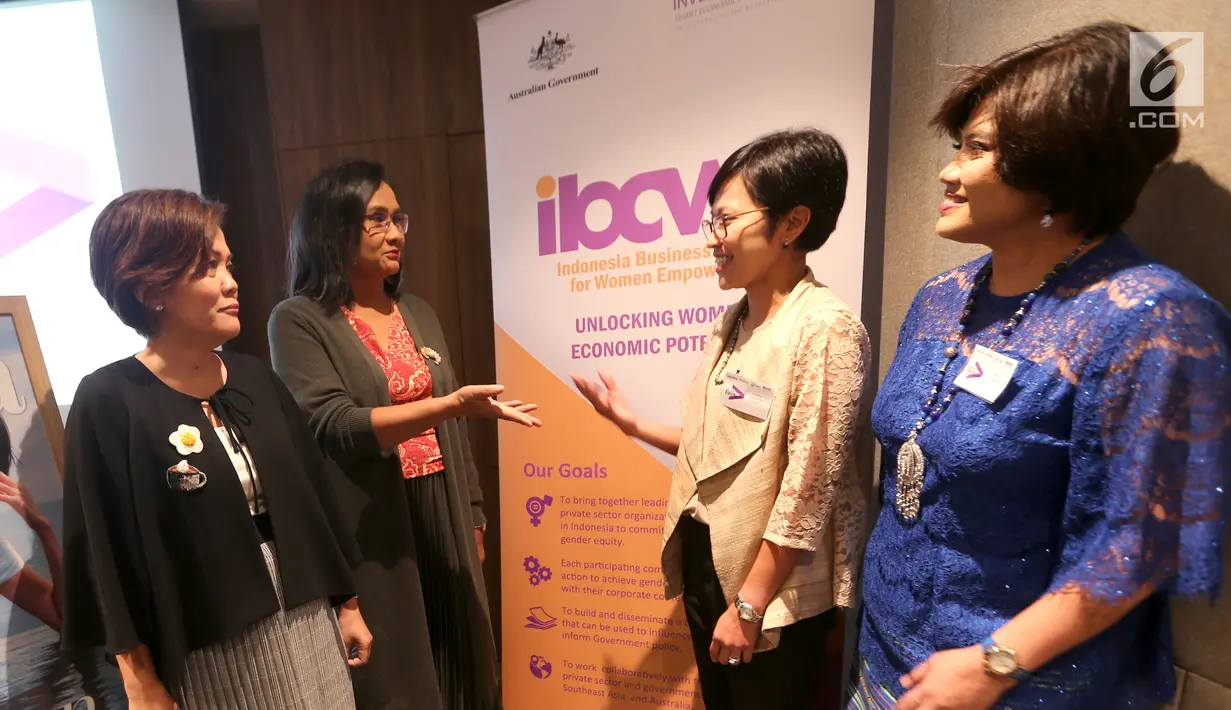 Editorial Director Prana group Petty S. Fatimah, Marcomm Director Accenture Nia Sarinastiti, Managing Director Women in Accenture Debby Alishinya dan Executive Director IBCWE Maya Juwita berbincang dalam rangka Hari Perempuan Internasional ke-16 di Jakarta, Jumat (22/3). Liputan6.com/Fery Pradolo)