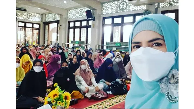 Tetap Bugar di Usia Kepala Lima, Ini 6 Potret Astri Ivo yang Hobi Bersepeda