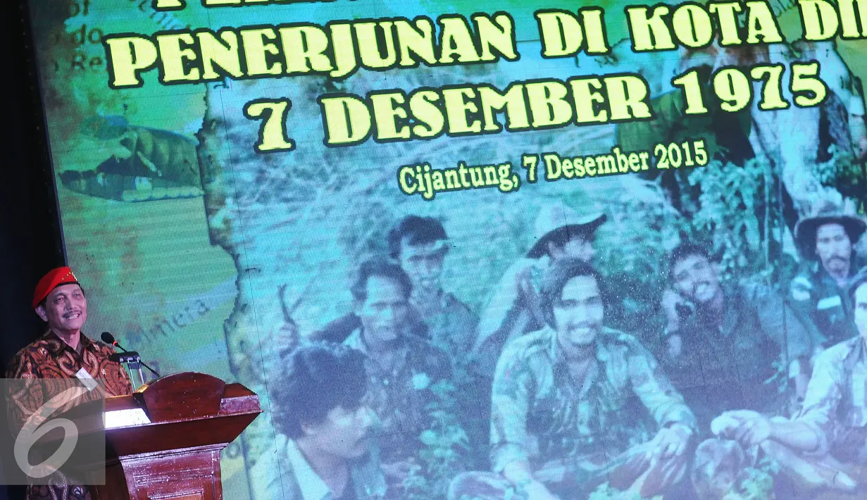 Menkopolhukam, Jenderal TNI (Purn) Luhut B Pandjaitan memberikan pidato kenangan 40 tahun Penerjunan di Kota Dili di Mako Kopassus, Jakarta, Senin (7/12/2015). Peringatan dihadiri sejumlah purnawirawan tim penerjunan. (Liputan6.com/Helmi Fithriansyah)