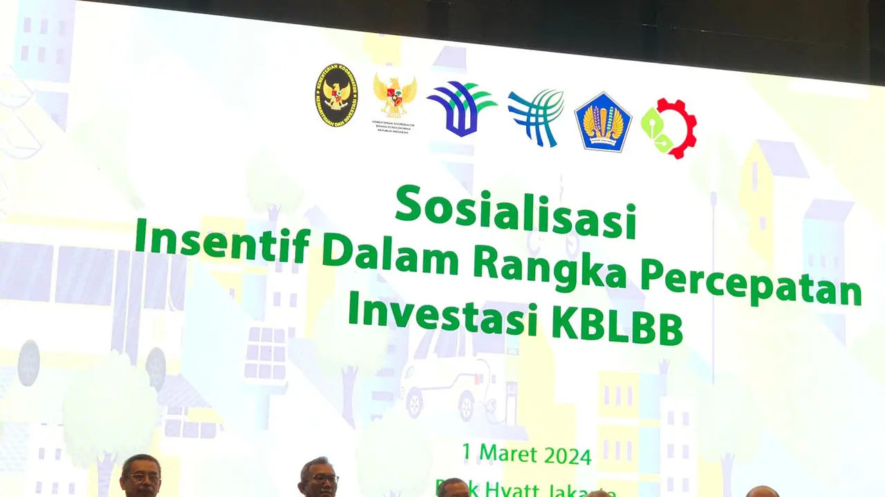 Direktur Industri Maritim Alat Transportasi dan Alat Pertahanan Kementerian Perindustrian, Hendro Martono, dalam konferensi pers Update dan Sosialisasi Insentif atas Investasi KBLBB kepada Stakeholder, di Park Hyatt Jakarta, Jumat (1/3/2024). (Tira/Liputa