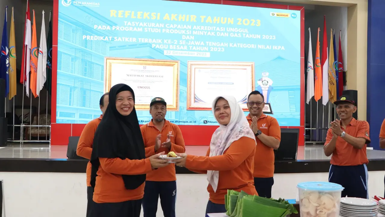 Tasyakuran capaian akreditasi unggul pada Program Studi Produksi Minyak dan Gas Tahun 2023 di Grha Oktana PEM Akamigas. (Ahmad Adirin/Liputan6.com)