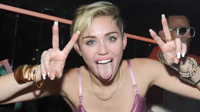 5 Selebritis Hollywood yang Pernah Diganggu Hantu
