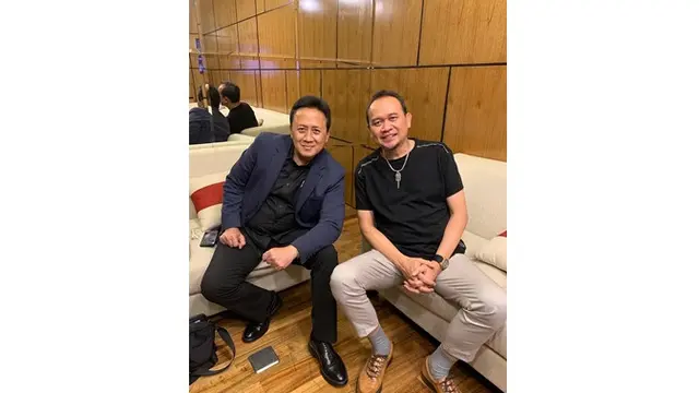 Sering Kenakan Jas, Ini 7 Gaya Kasual Cak Lontong