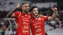 Pemain Persija, Gustavo Almeida dos Santos (kiri) dan Jean Mota Oliveira de Sousa merayakan kemenangan atas Persis Solo pada pertandingan pekan ke-30 BRI Super League 2025/2026 di Stadion Utama Gelora Bung Karno (SUGBK), Jakarta, Senin 27 April 2026 malam WIB. (Bola.com/Abdul Aziz)