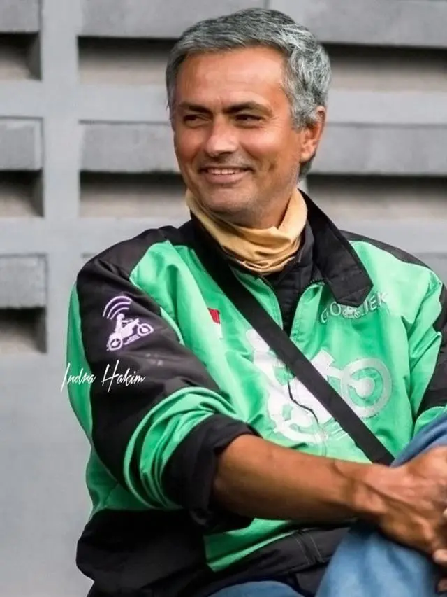 6 Editan Foto Jose Mourinho Paling Kocak, Ada yang Jadi Ojek Online