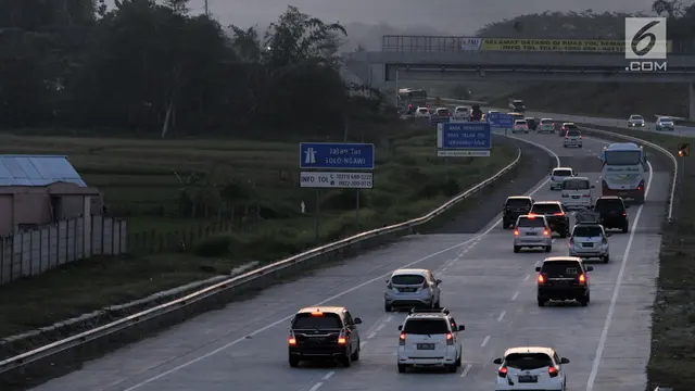 Pemudik Mulai Padati Tol Trans Jawa