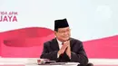 Capres nomor urut 02 Prabowo Subianto menyapa penonton saat hadir dalam debat kedua Pilpres 2019 di Hotel Sultan, Jakarta, Minggu (17/2). Dalam debat kedua ini tidak ada kisi-kisi. (Liputan6.com/Faizal Fanani)