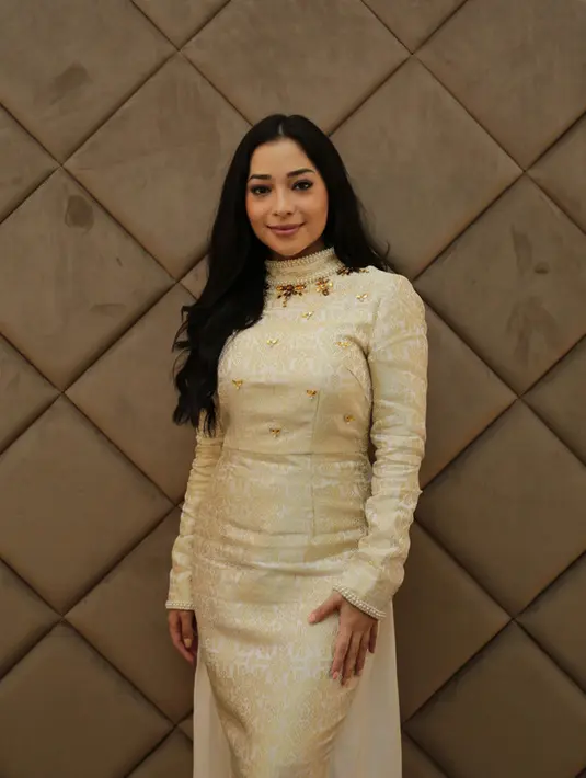 Berkumpul bersama keluarga besar sudah menjadi tradisi di keluarga besar Niki setiap lebaran. Banyak keseruan yang mereka lewati saat hari berbahagia itu, terutama soal pembagian THR. (Adrian Putra/Bintang.com)