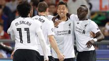 Striker Liverpool Sadio Mane (kanan) melakukan selebrasi dengan rekanya usai mencetak gol ke gawang AS Roma dalam pertanding semifinal Liga Champions di Stadion Olimpico, Roma (2/5). (AP Photo/Andrew Medichini)