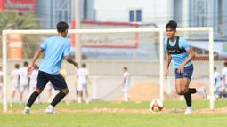 Pemain Timnas Indonesia U-22, Ramadhan Sananta, saat sesi latihan di Visakha Training Center, Kamboja, Selasa (2/4/2023). Latihan tersebut merupakan persiapan jelang laga melawan Myanmar di SEA Games 2023. (Bola.com/Abdul Aziz)