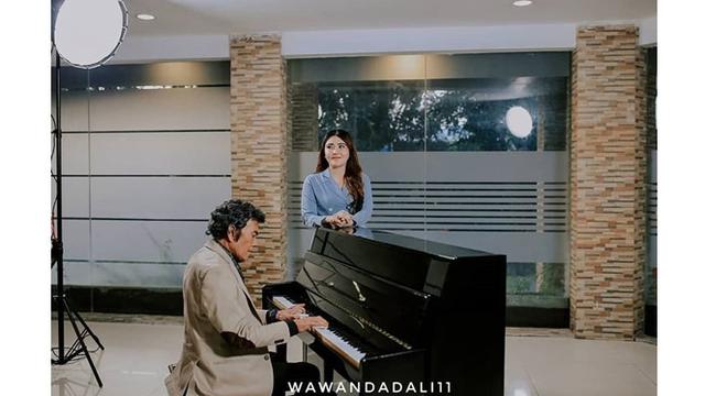 Bakal Duet, Ini 6 Momen Kebersamaan Via Vallen dengan Rhoma Irama