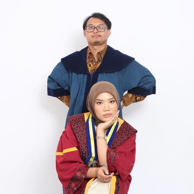 Kisahnya Viral Tahun 2016, Ini 6 Potret Terbaru Azhari Irsalna dan Aditya Bareng Kekasih