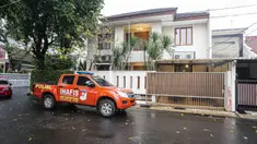 Suasana rumah dinas Kadiv Propam Polri Irjen Ferdy Sambo di Kompleks Polri Duren Tiga, Pancoran, Jakarta Selatan , Rabu (13/7/2022). Rumah dinas Kadiv Propam Polri ini diduga menjadi lokasi penembakan yang menewaskan Brigadir J. (Liputan6.com/Faizal Fanani)
