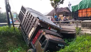 Kendaraan truk fuso BE 9657 BT yang terlibat kecelakaan di Bandar Lampung. Foto : (Istimewa)