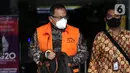 Bupati Musi Banyuasin (nonaktif) Dodi Reza Alex Noerdin (kiri) usai sidang secara daring dari PN Klas IA Palembang, Gedung KPK Jakarta, Rabu (11/5/2022). Sebelumnya, Dodi didakwa menerima hadiah atau janji terkait pengadaan barang/jasa pada Dinas PUPR TA 2021. (Liputan6.com/Helmi Fithriansyah)
